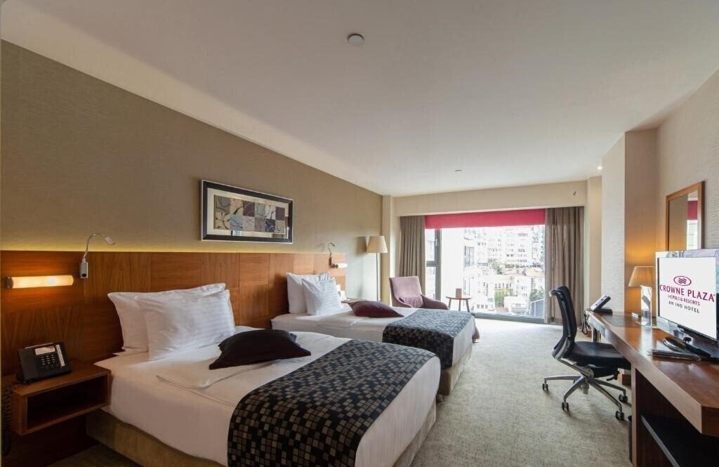 Вид Crowne Plaza Harbiye 5*