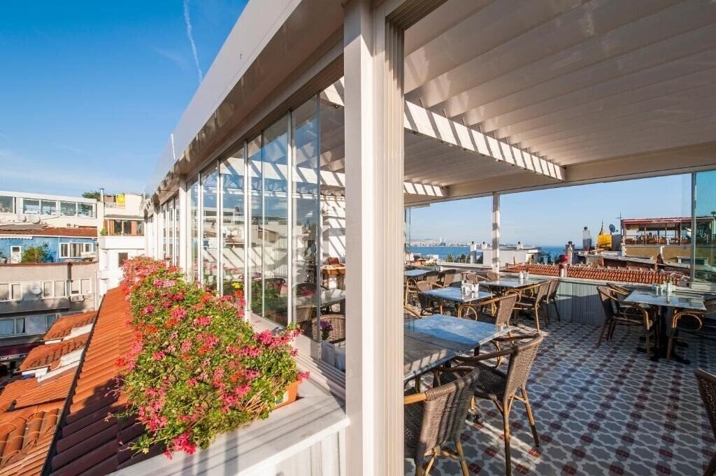 Вид Darussaade Hotel Restaurant (ex. Darusaade Hotel, Darussaade, Darussaade Istanbul, Darussade Hotel) 4*