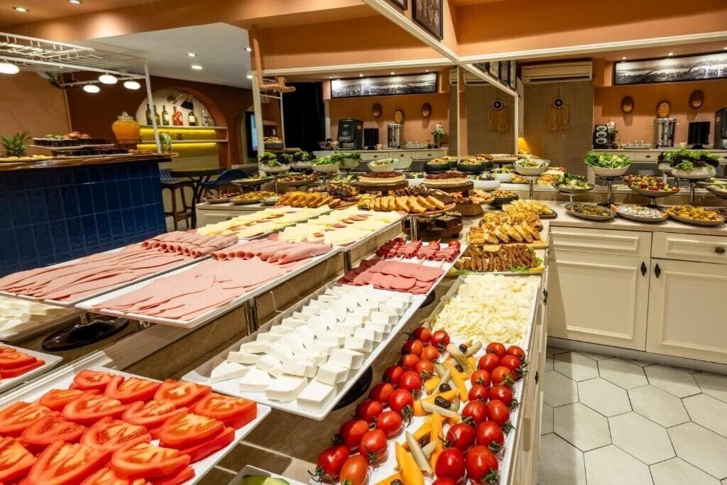 Апартаменти Raymond Hotel 3*