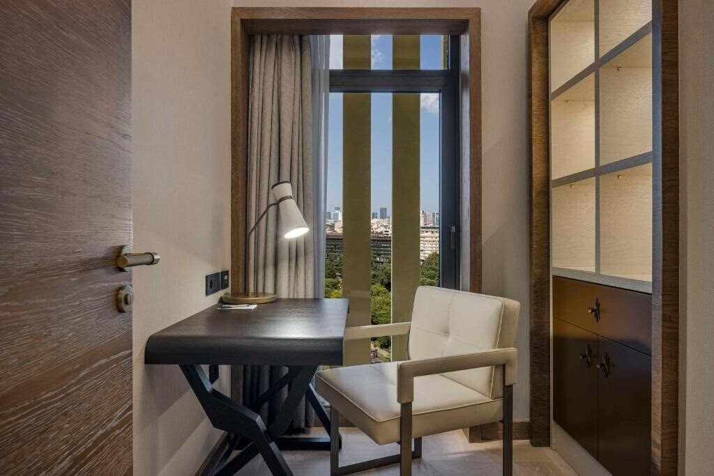 Территория Hilton Istanbul Bosphorus 5*