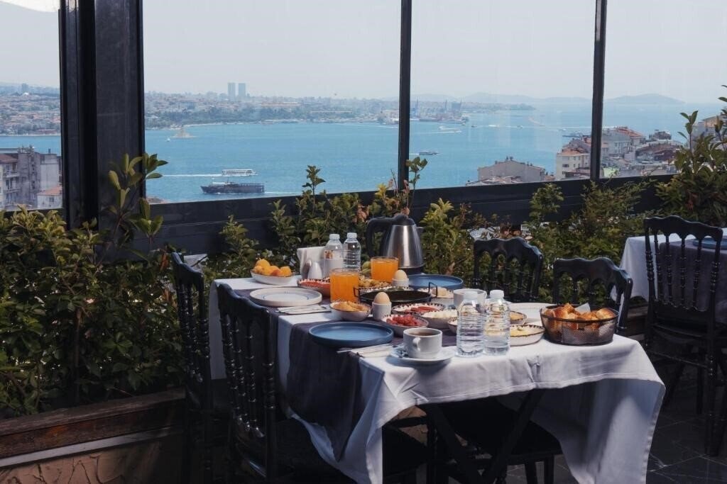 Картинка Trip Bosphorus Taksim Hotel (ex. Tryp By Wyndham Taksim) 4*