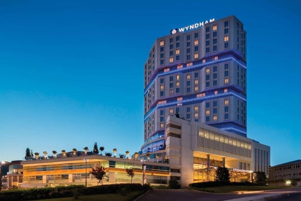 Отель Wyndham Grand Istanbul Europe 5*