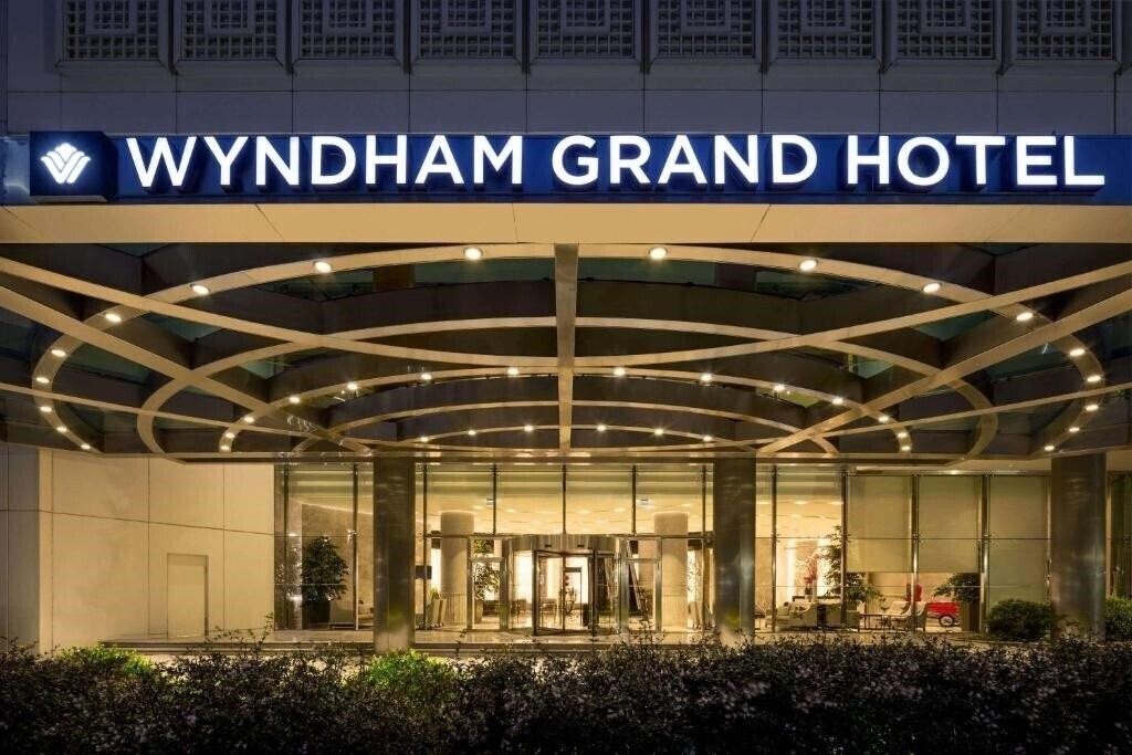 Территория Wyndham Grand Istanbul Europe 5*