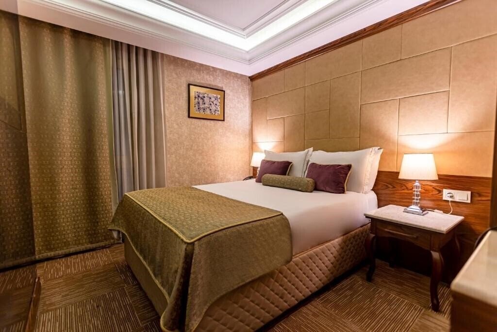 Территория Eurostars Hotel Old City 4*