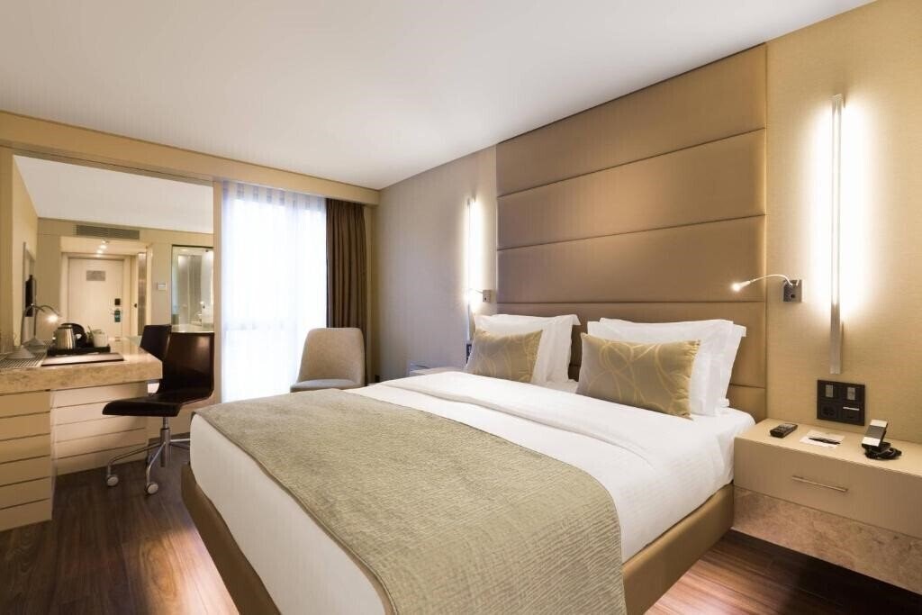 Территория Ac Hotel Istanbul Macka 4*