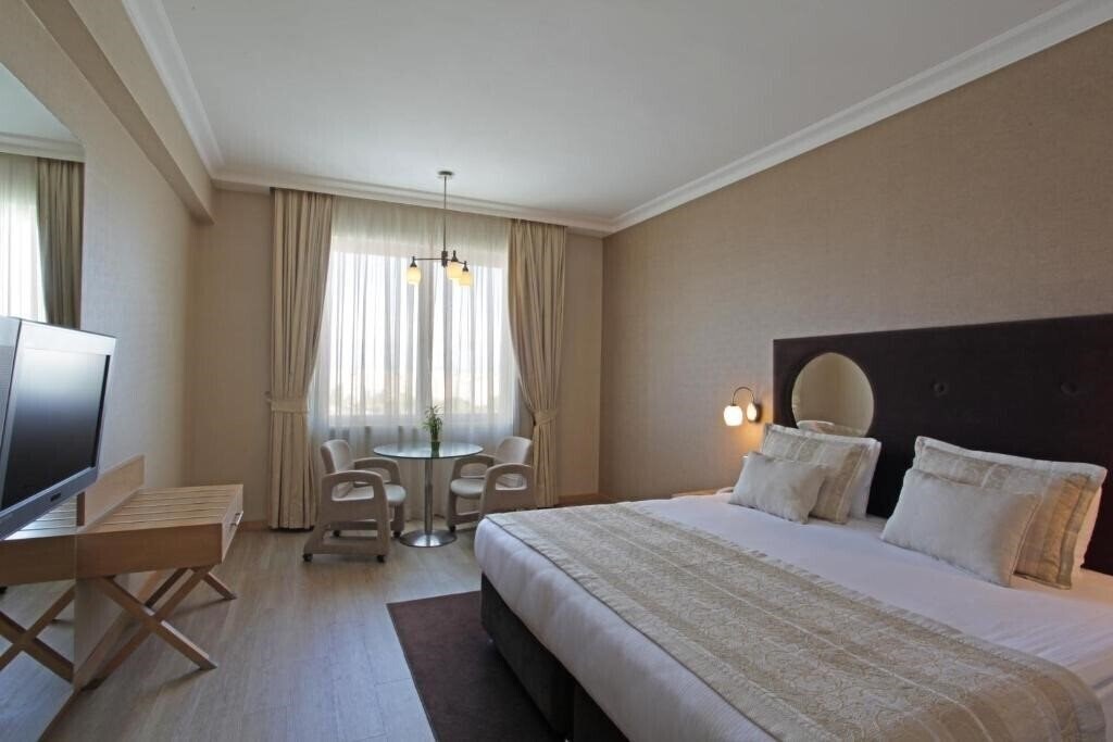 Панорама Wow Airport Hotel 4*