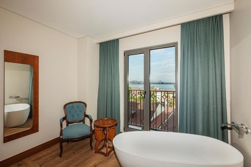 Вид Triton Hotel (ex. Azade Hotel, Best Western Obelisk) 4*