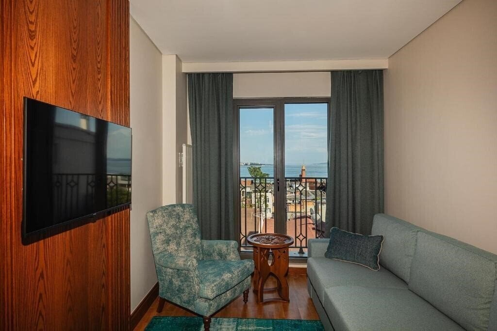 Територія Triton Hotel (ex. Azade Hotel, Best Western Obelisk) 4*