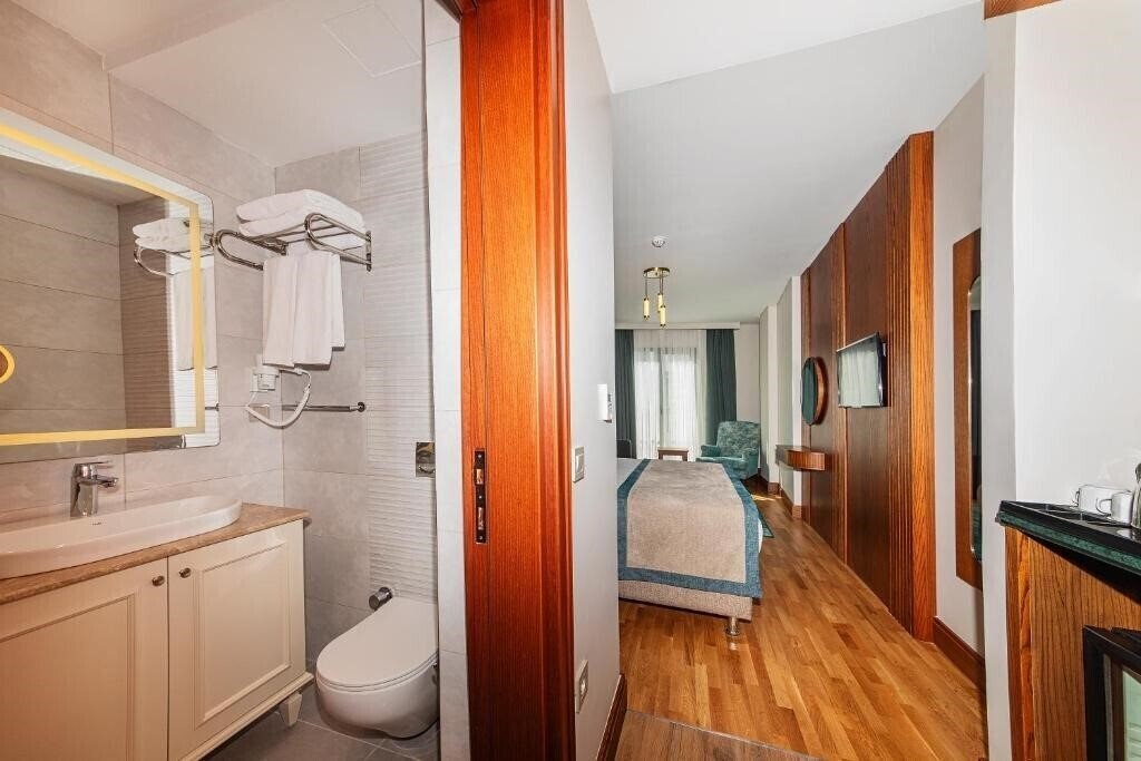 Апартаменти Triton Hotel (ex. Azade Hotel, Best Western Obelisk) 4*