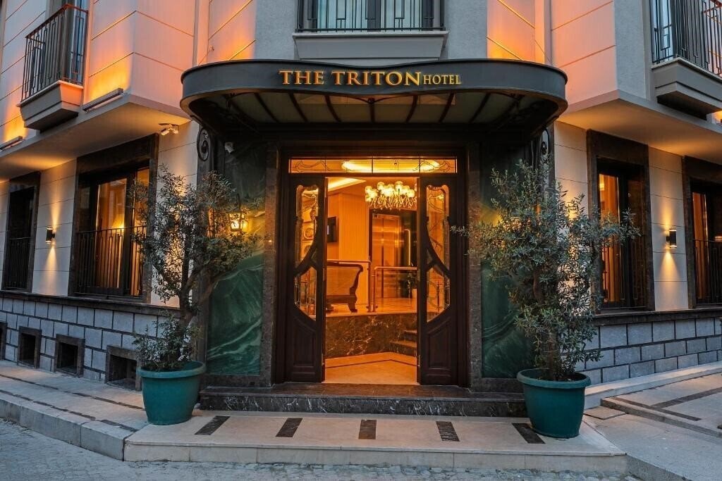 Готель Triton Hotel (ex. Azade Hotel, Best Western Obelisk) 4*