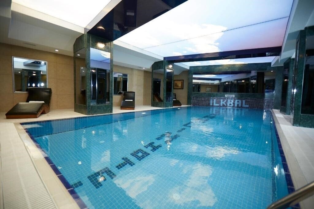Вид Ilkbal Deluxe Hotel (ex. Ikbal De Luxe, Ikbal Deluxe Hotel, Ilkbal Deluxe Hotel & SPA Istanbul) 4*