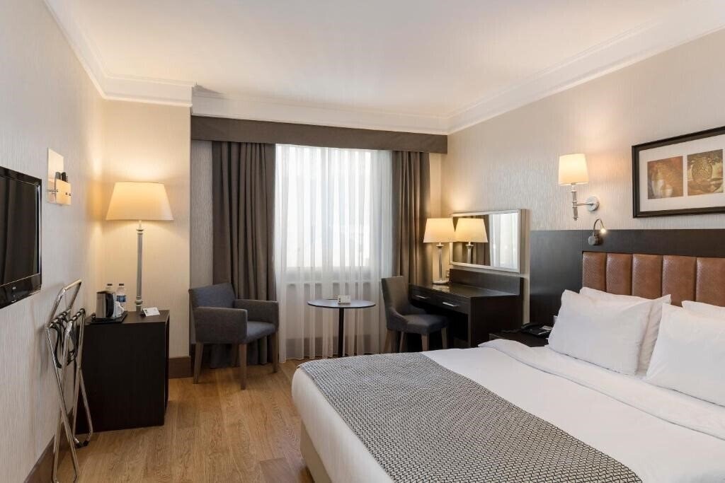 Территория Holiday Inn Istanbul Old City by IHG (ex. Senator, Best Western Premier Senator Hotel) 4*