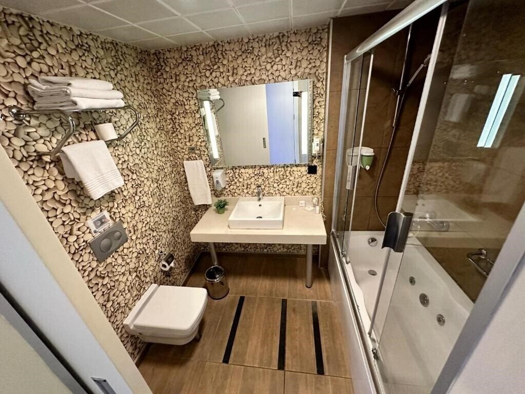 Апартаменти Tempo Suites Airport 4*