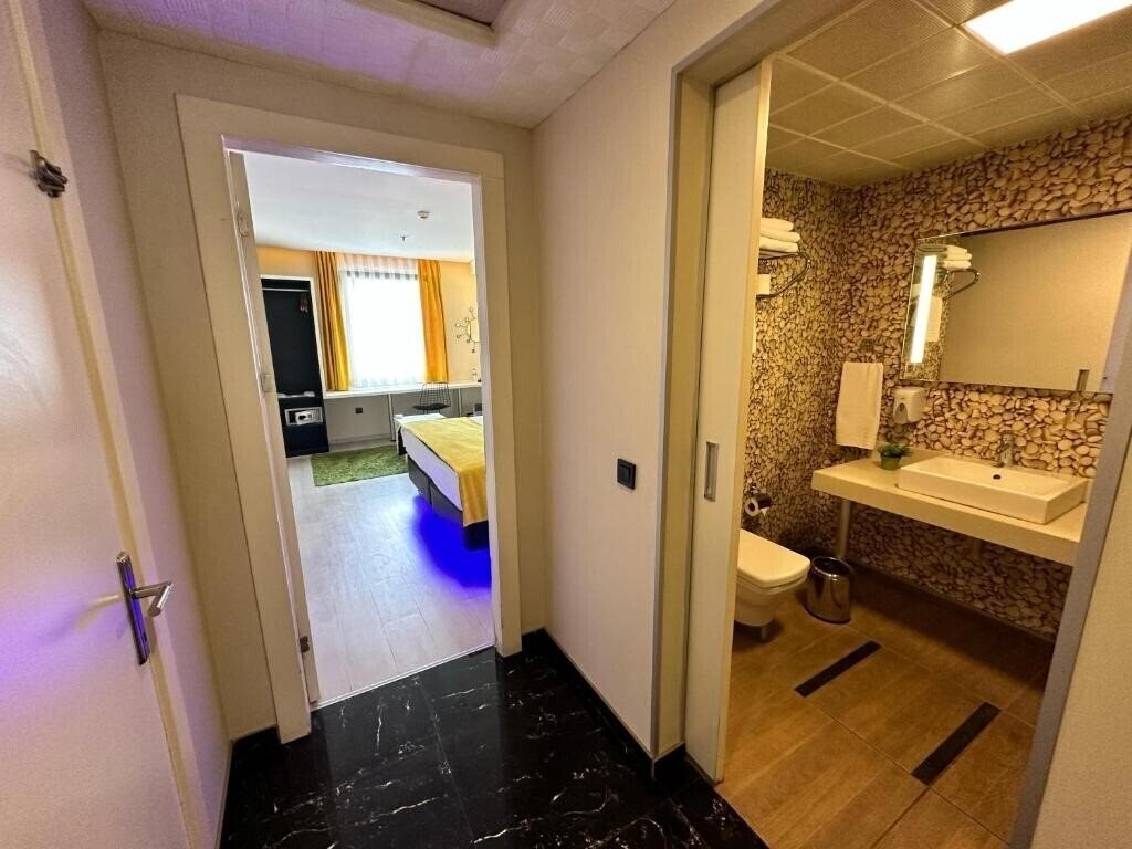 Панорама Tempo Suites Airport 4*