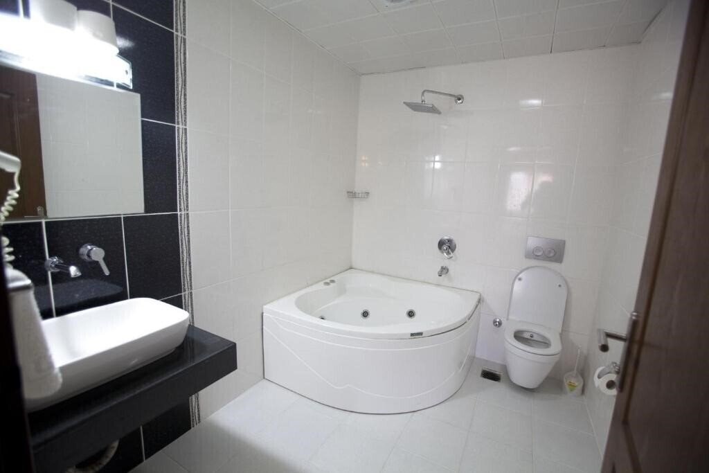 Панорама Grand Laleli Hotel 3*