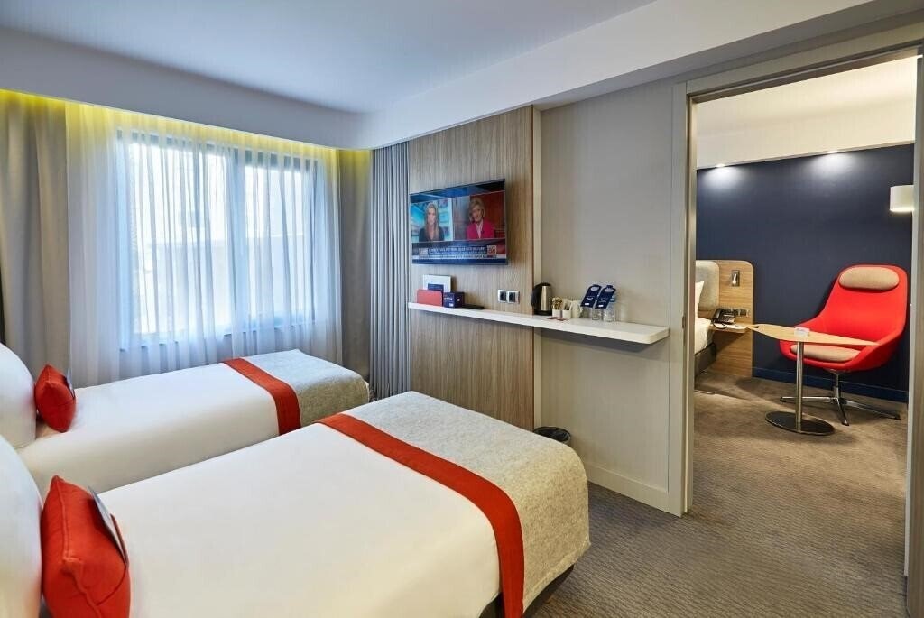 Вид Holiday Inn Express Istanbul Atakoy Metro by IHG 3*