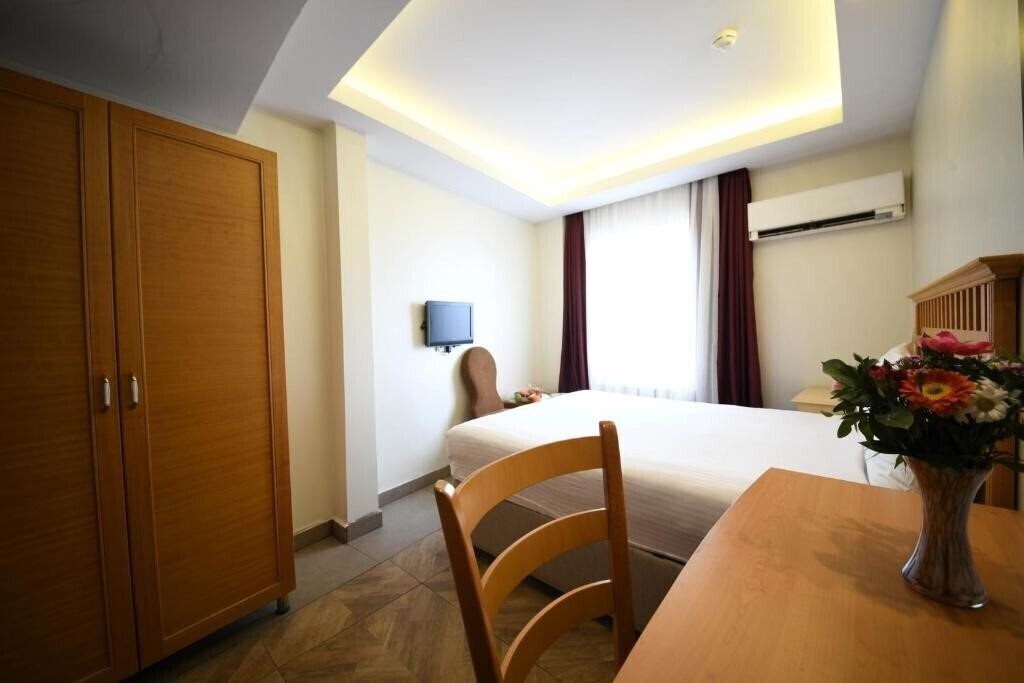 Вид Express Star Hotel Taksim 3*