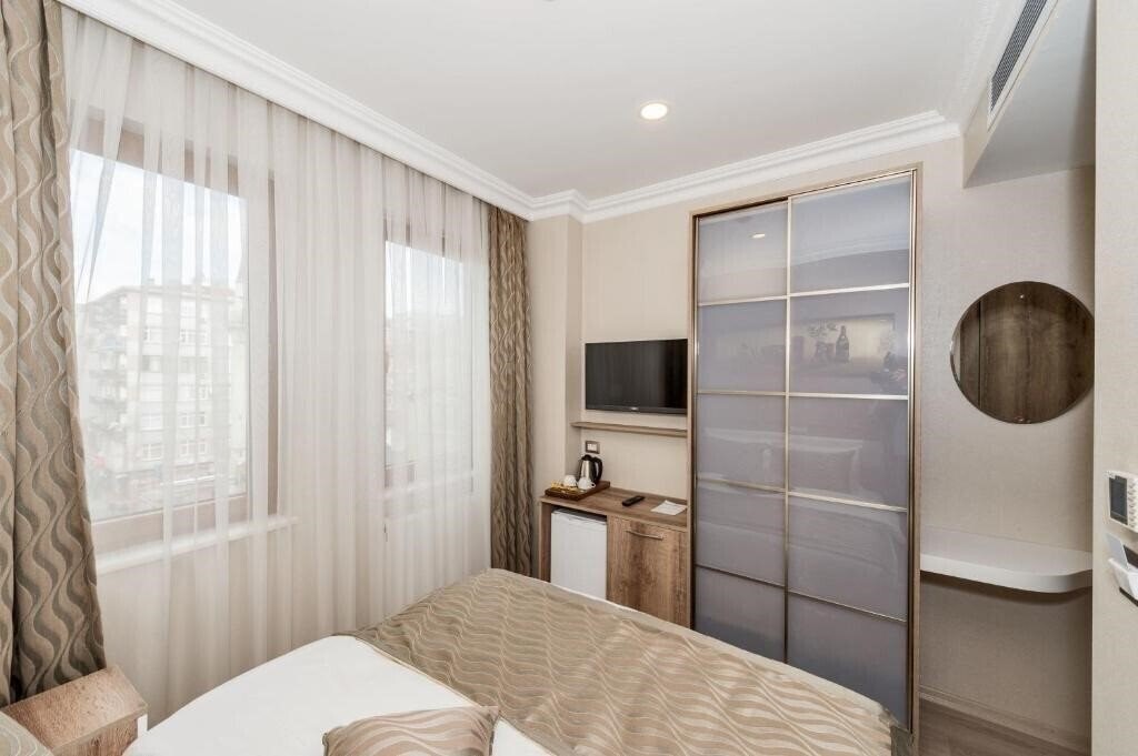 Панорама Alphonse Hotel 3*