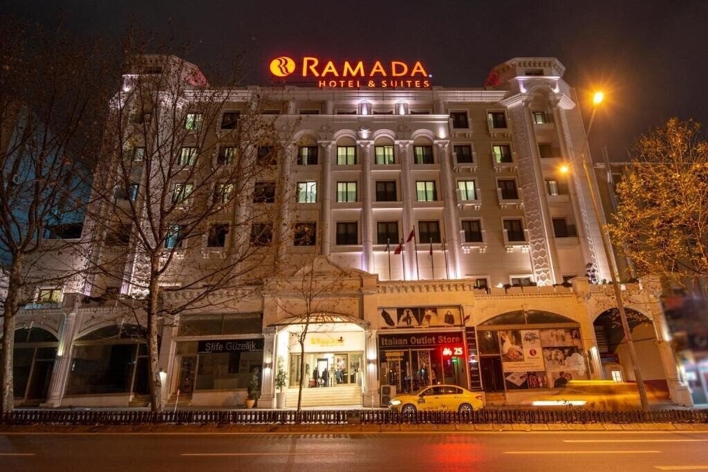 Готель Ramada Hotel & Suites Istanbul Merter 5*