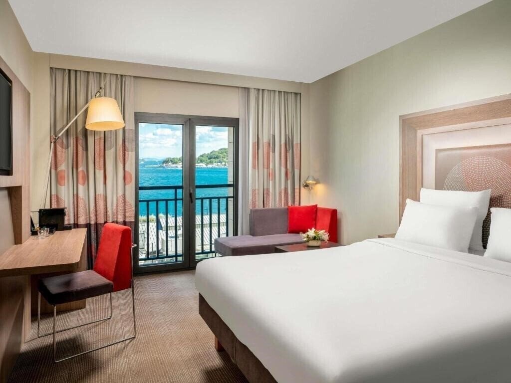 Территория Novotel Istanbul Bosphorus Hotel 5*