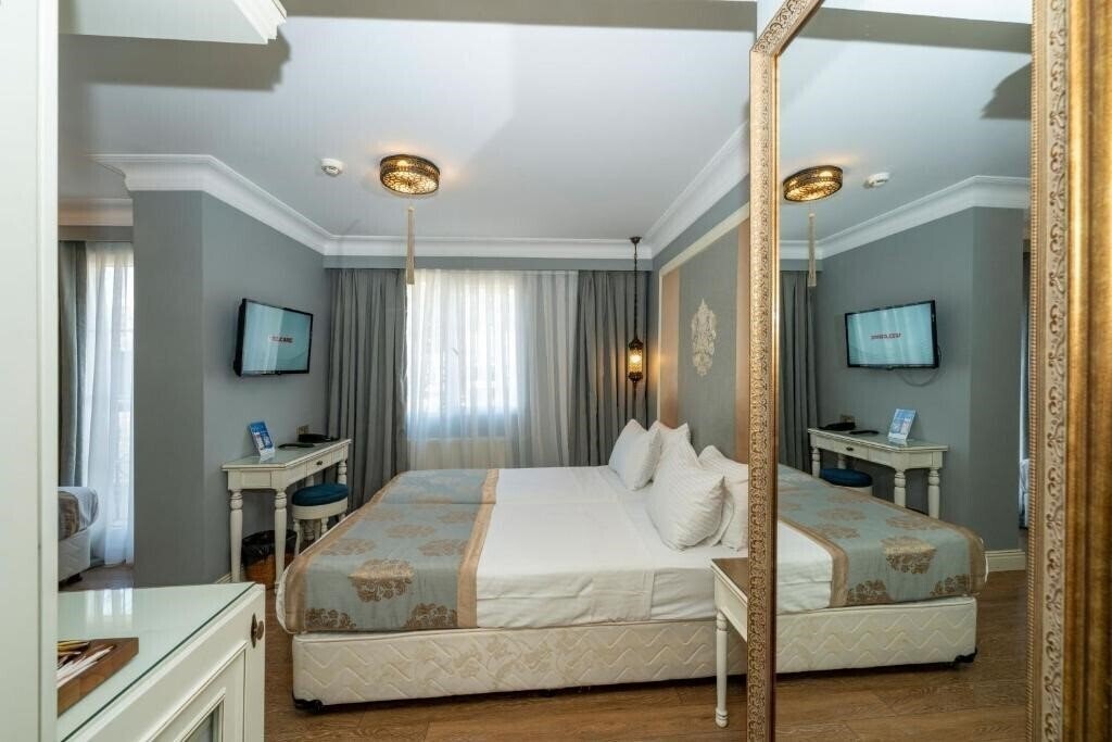 Вид Raymond Blue Hotel 3*