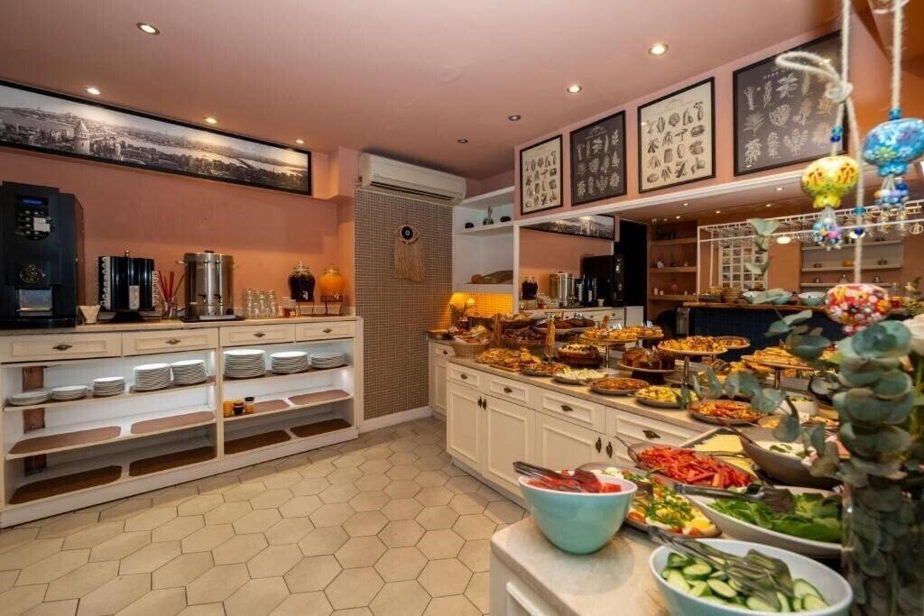 Територія Raymond Blue Hotel 3*