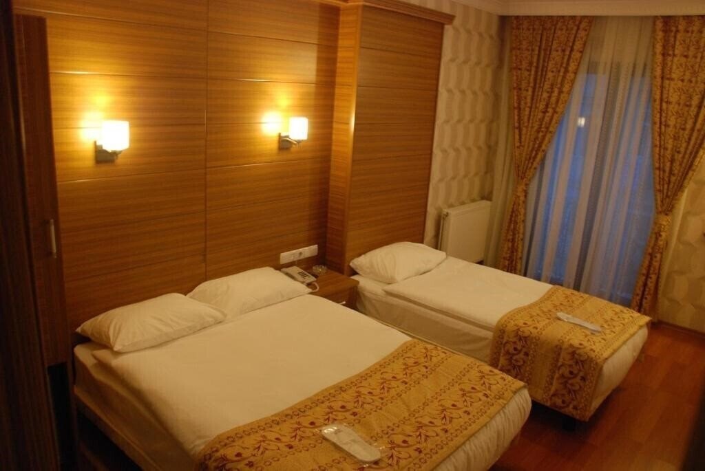 Вид The Port Hotel 3*