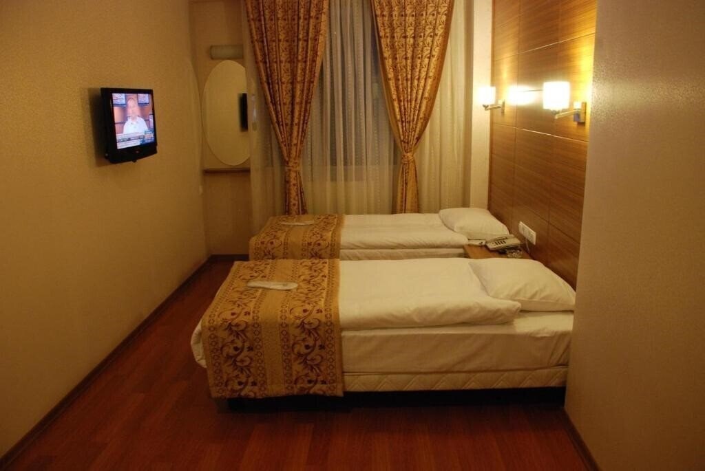 Апартаменты The Port Hotel 3*