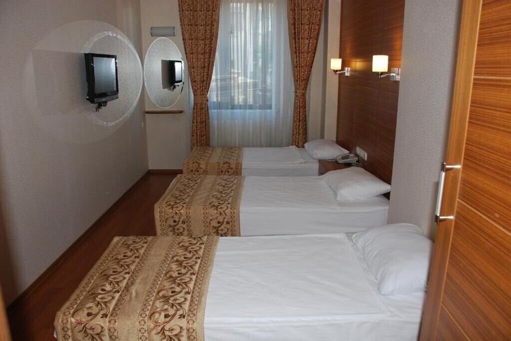 Панорама The Port Hotel 3*