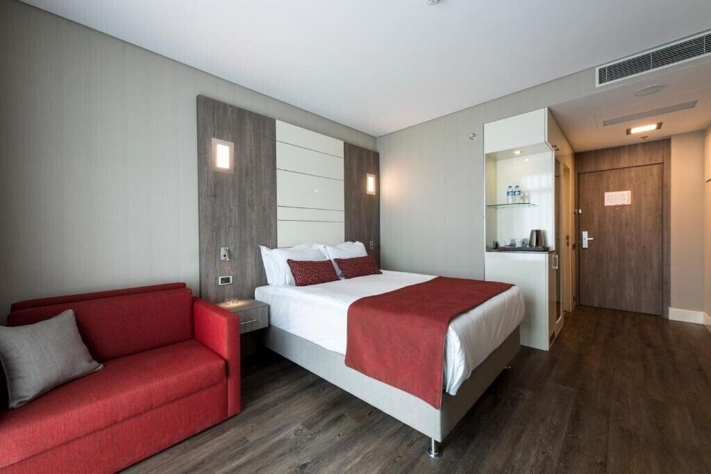 Территория Ramada Encore Istanbul Bayrampasa 4*
