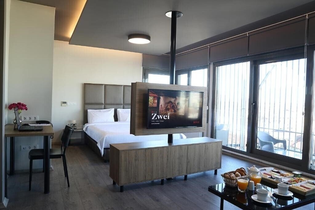 Готель Chakra Suites 4*