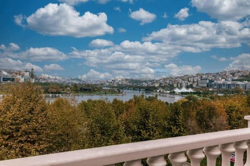 Апартаменти Ramada by Wyndham Istanbul Golden Horn 4*