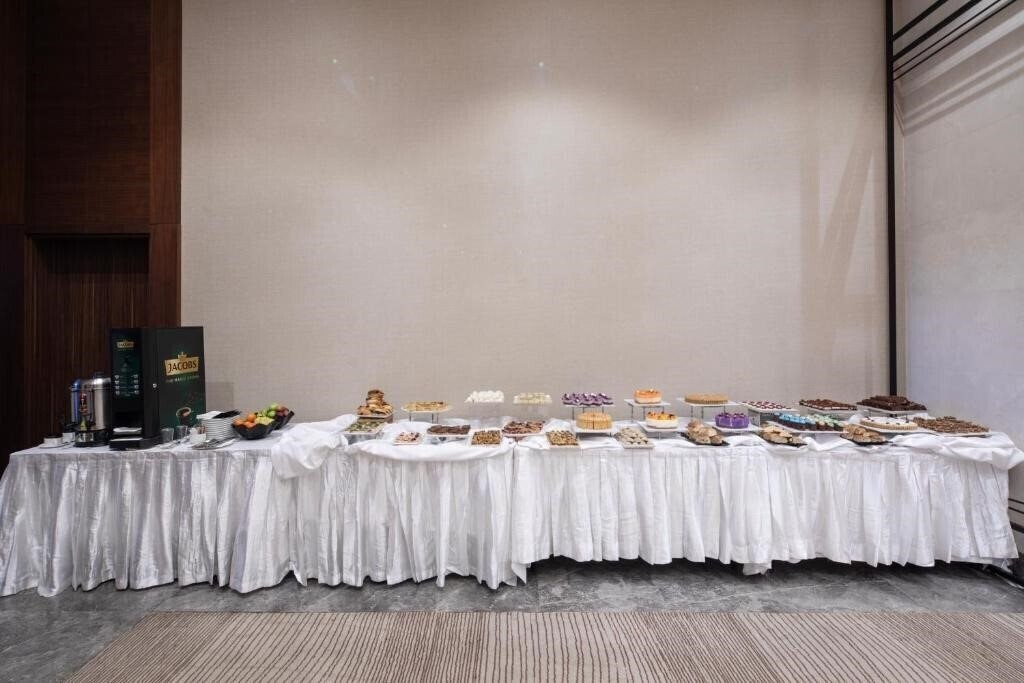 Панорама Steigenberger Airport Hotel 5*