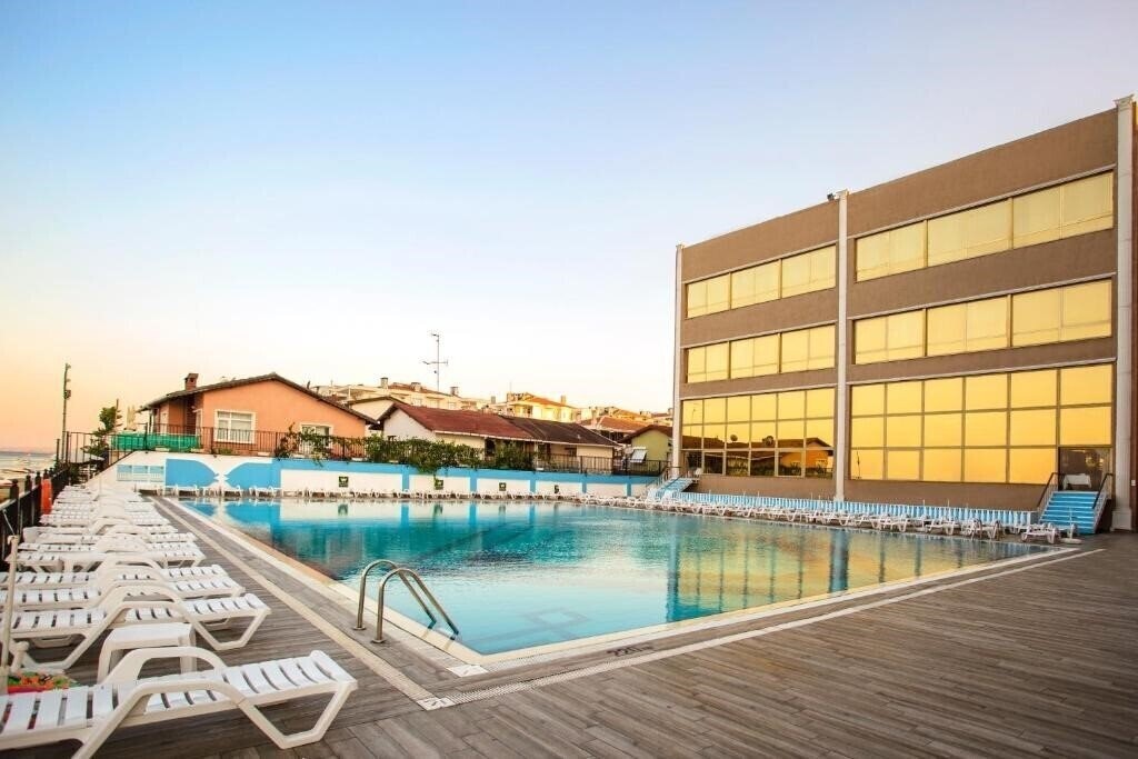 Панорама Kumburgaz Marin Princess Hotel (ex. Аrtemis Marine Princess Hotel, Sheraton Maslak) 5*