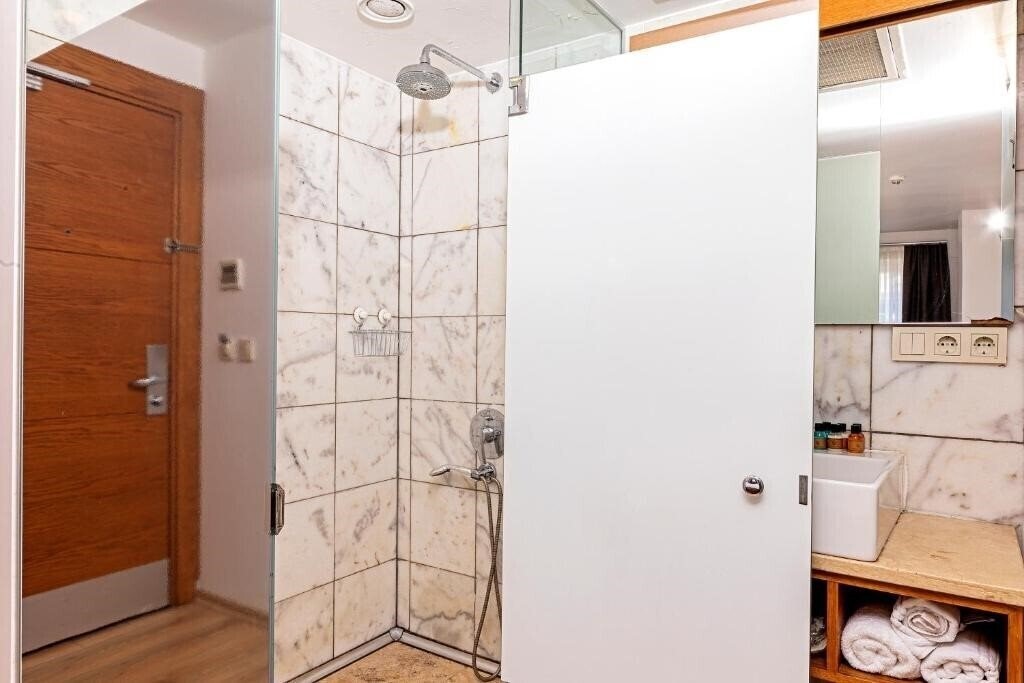 Територія Neda Hotel Istanbul (ex. Faros Hotel Sirkeci, Blu Hotel Istanbul, Blu Istanbul) 4*