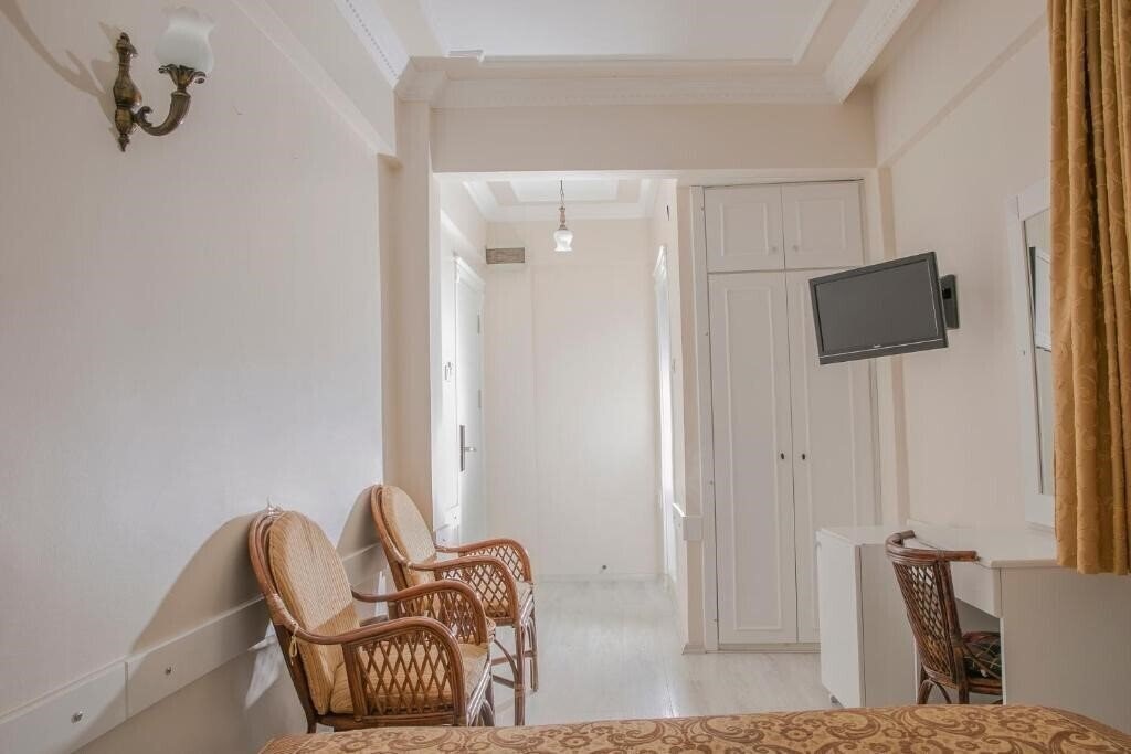 Готель Hali Hotel 3*