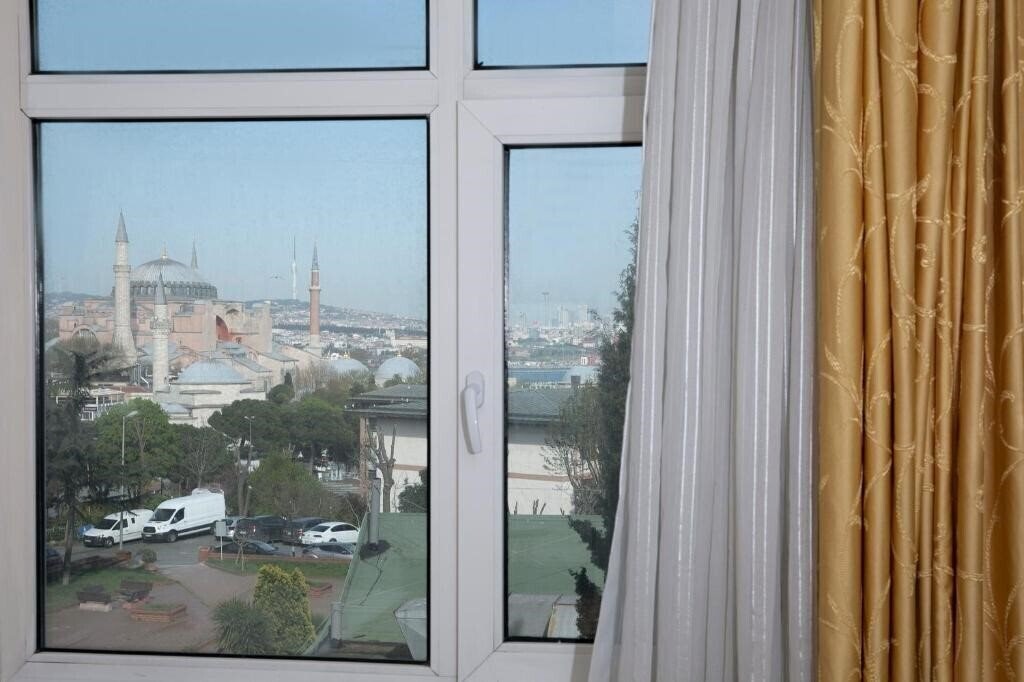 Апартаменти Hali Hotel 3*