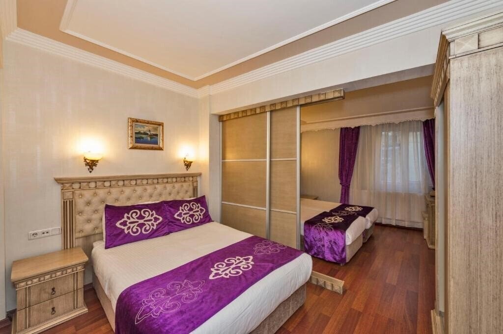 Територія Istanbul Holiday Hotel 3*
