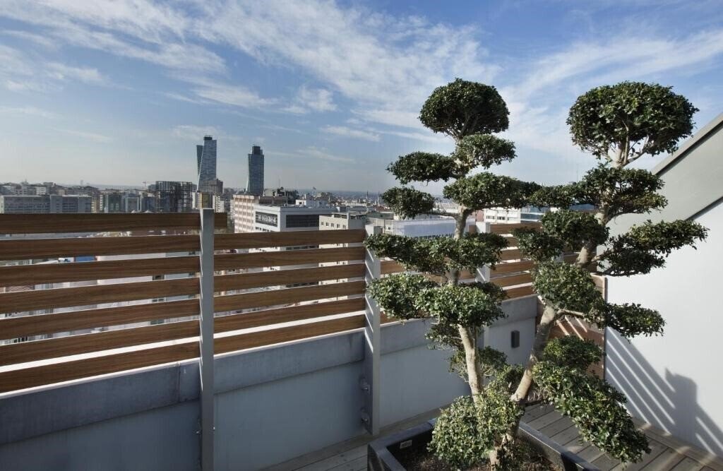 Готель The Leos Residence 5*