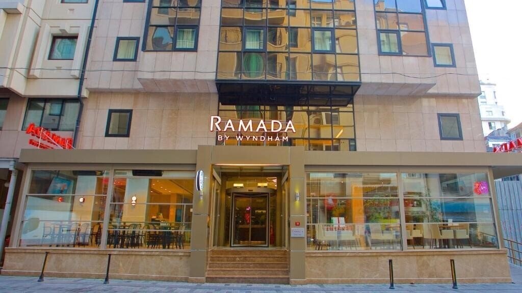 Отель Ramada Istanbul Taksim Hotel (ex. The Madison Hotel, Madison Hotel) 4*