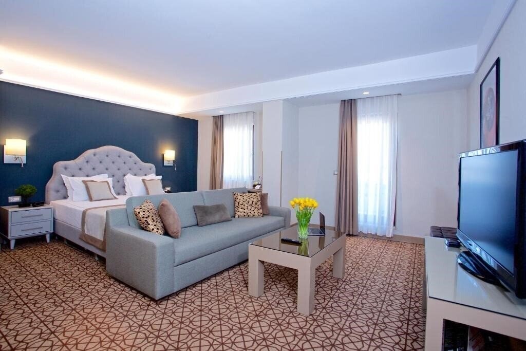 Панорама Ramada Istanbul Taksim Hotel (ex. The Madison Hotel, Madison Hotel) 4*