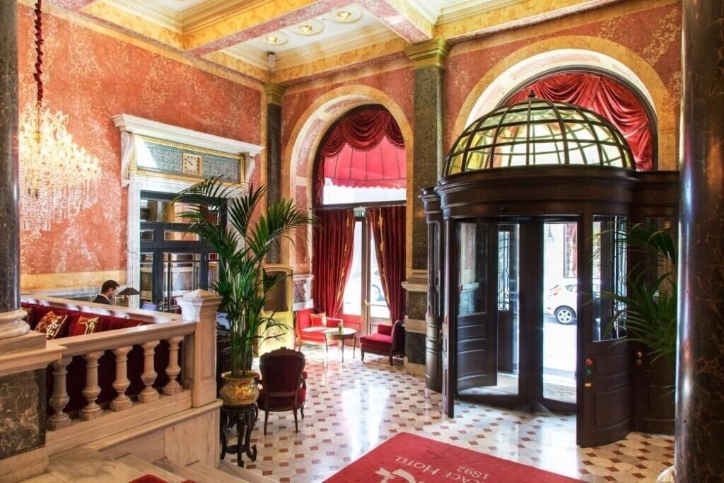 Территория Pera Palace Hotel 5*
