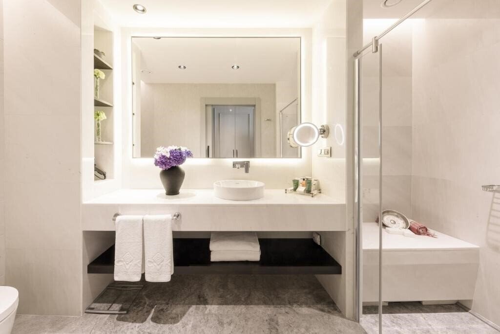 Территория CVK Taksim Hotel Istanbul (ex. CVK Hotels Taksim) 4*