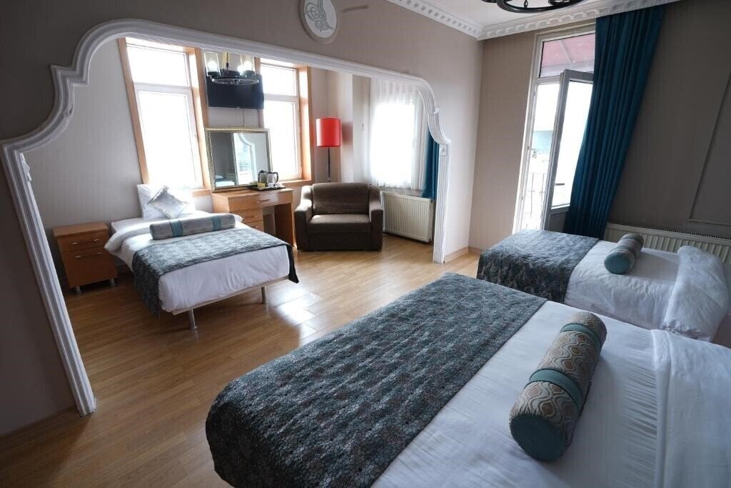 Панорама Golden Palace Hotel 3*