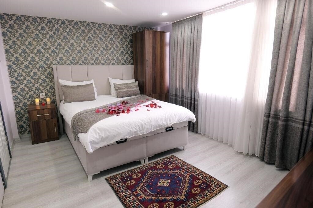 Вид Pera Apartment Hotel 3*
