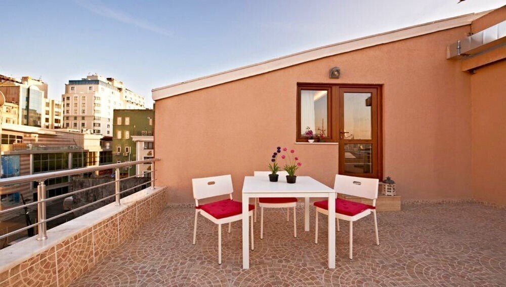 Фото Taksim Plussuite Hotel 3*