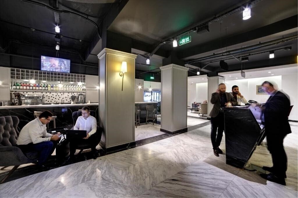 Панорама White Monarch Hotel 4*