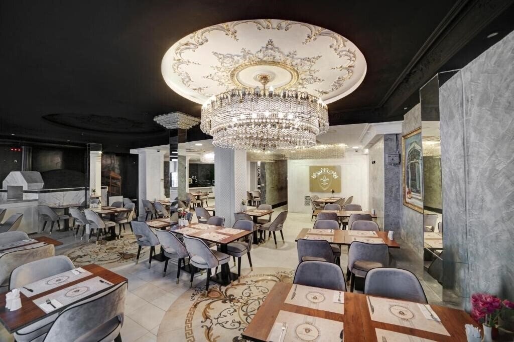 Отель White Monarch Hotel 4*