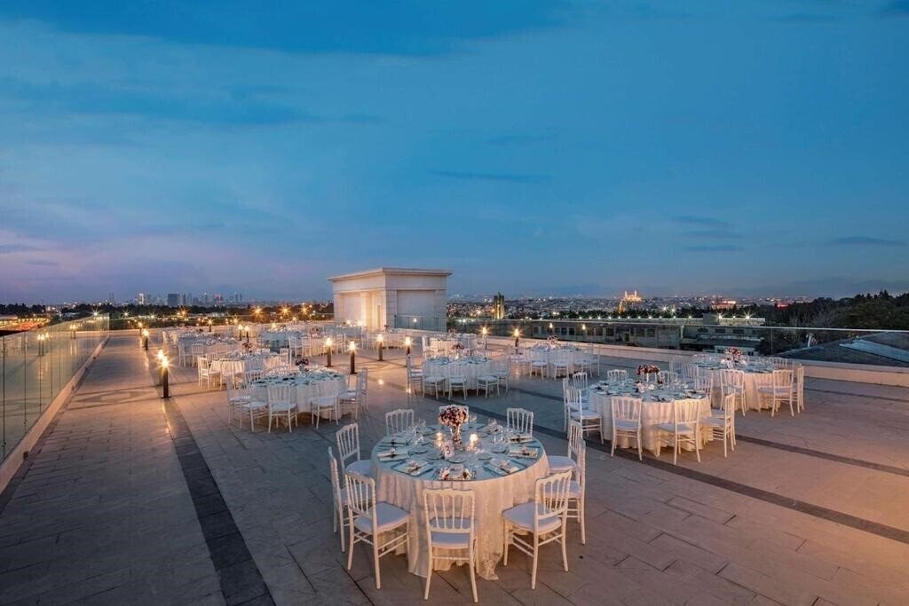 Территория DoubleTree by Hilton Istanbul Topkapi (ex. DoubleTree by Hilton Topkapi ) 5*