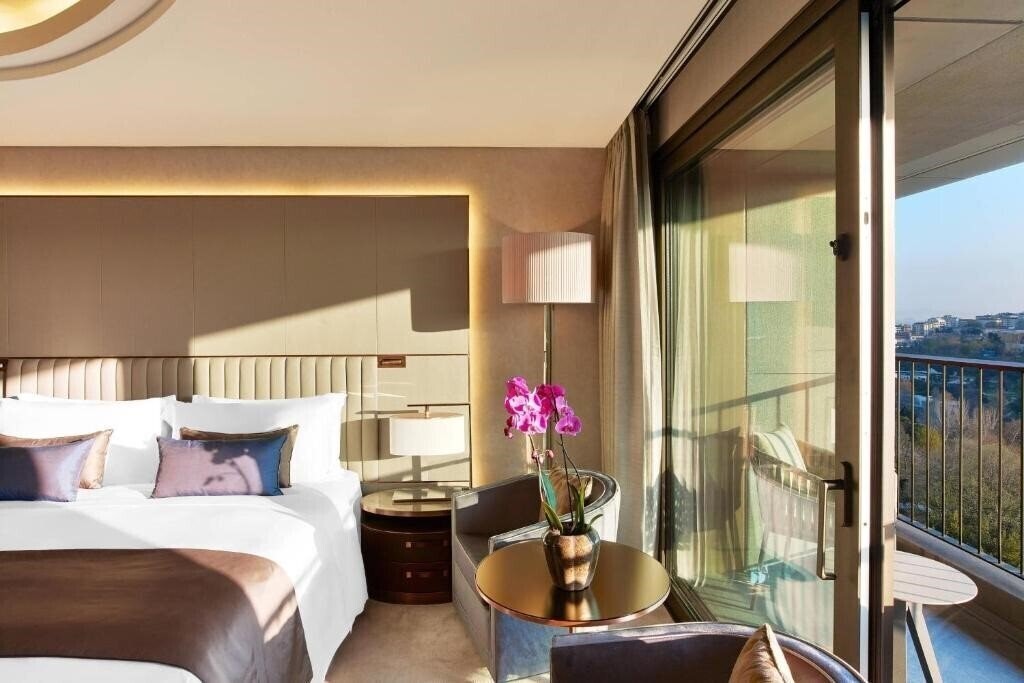 Территория The St. Regis Istanbul 4*